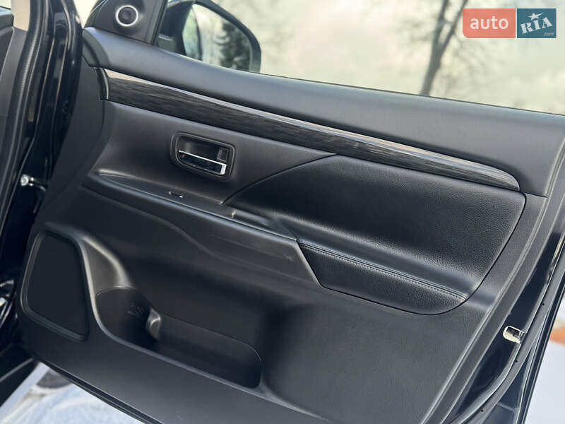 Позашляховик / Кросовер Mitsubishi Outlander 2016 в Дрогобичі фото 61 Позашляховик / Кросовер Mitsubishi Outlander 2016 в Дрогобичі