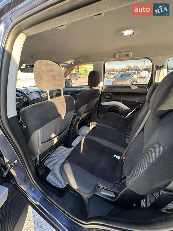 Позашляховик / Кросовер Mitsubishi Outlander 2008 в Києві