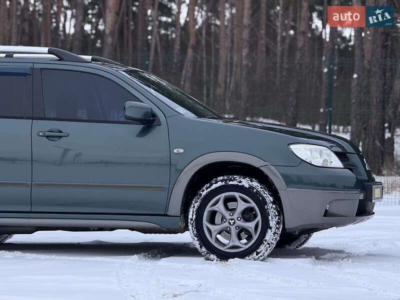 Позашляховик / Кросовер Mitsubishi Outlander 2006 в Києві