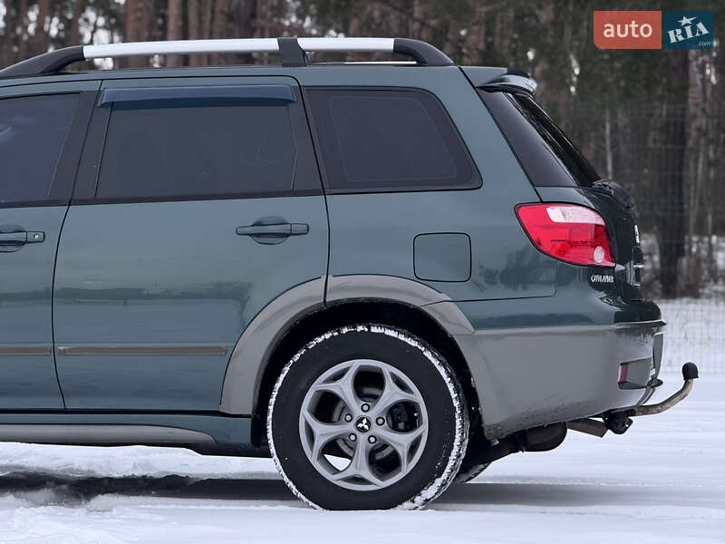Позашляховик / Кросовер Mitsubishi Outlander 2006 в Києві