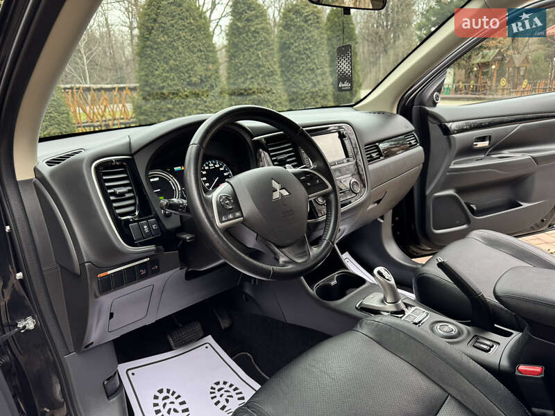Внедорожник / Кроссовер Mitsubishi Outlander 2014 в Дрогобыче