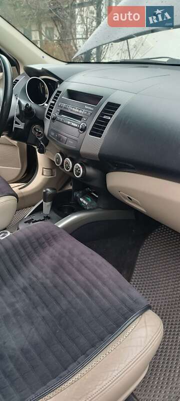 Позашляховик / Кросовер Mitsubishi Outlander 2007 в Чернівцях