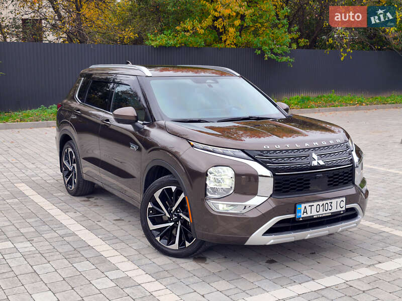 Позашляховик / Кросовер Mitsubishi Outlander 2022 в Івано-Франківську