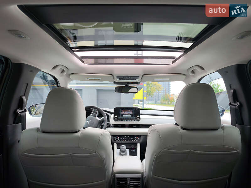 Позашляховик / Кросовер Mitsubishi Outlander 2022 в Івано-Франківську