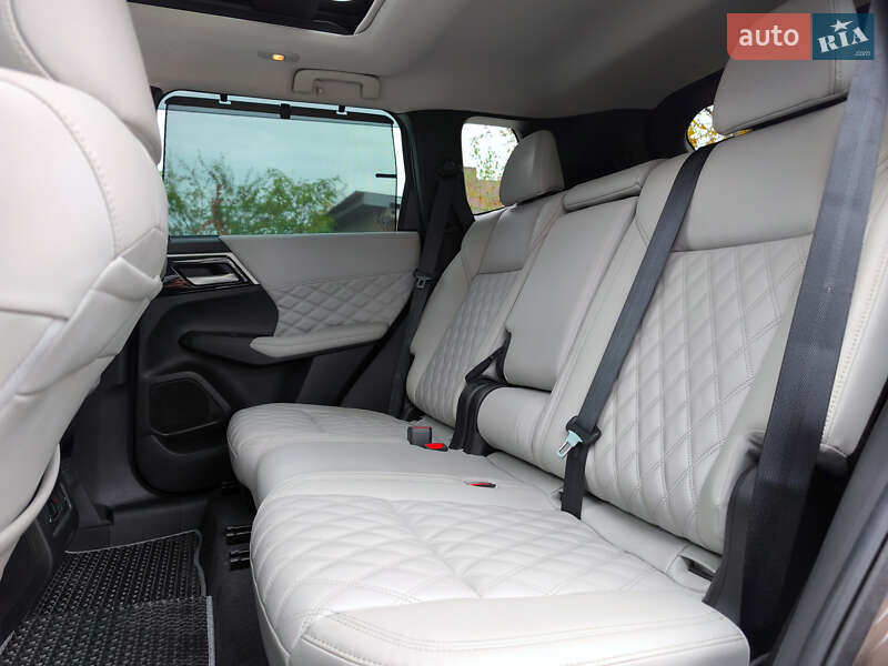 Позашляховик / Кросовер Mitsubishi Outlander 2022 в Івано-Франківську