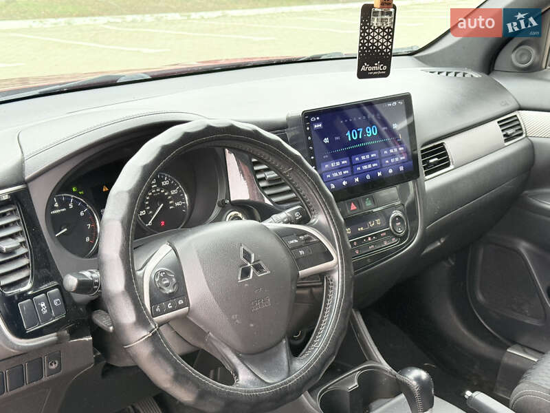Внедорожник / Кроссовер Mitsubishi Outlander 2014 в Харькове