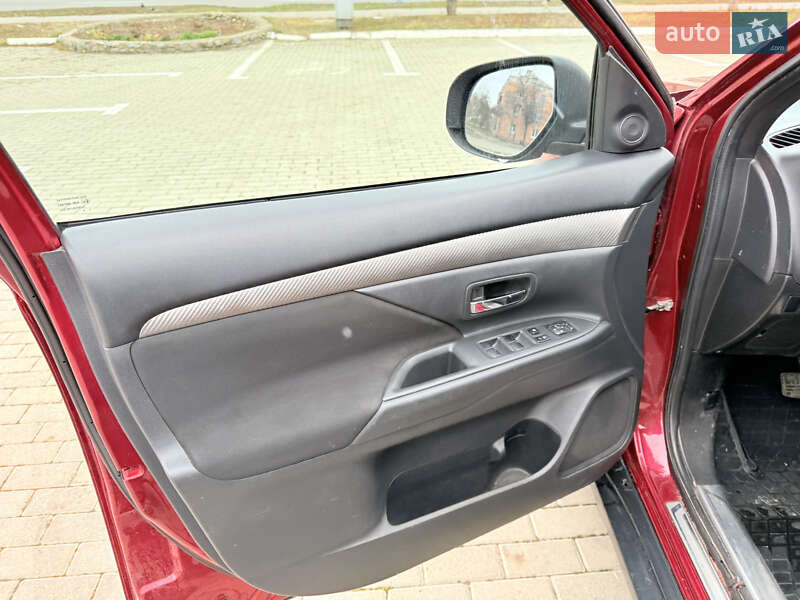 Внедорожник / Кроссовер Mitsubishi Outlander 2014 в Харькове