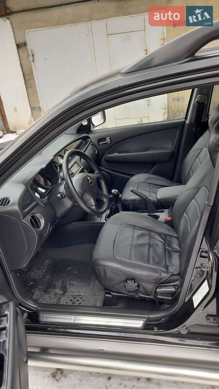 Внедорожник / Кроссовер Mitsubishi Outlander 2004 в Хмельницком