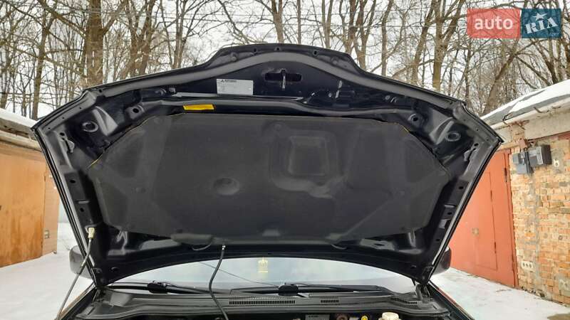 Внедорожник / Кроссовер Mitsubishi Outlander 2004 в Хмельницком