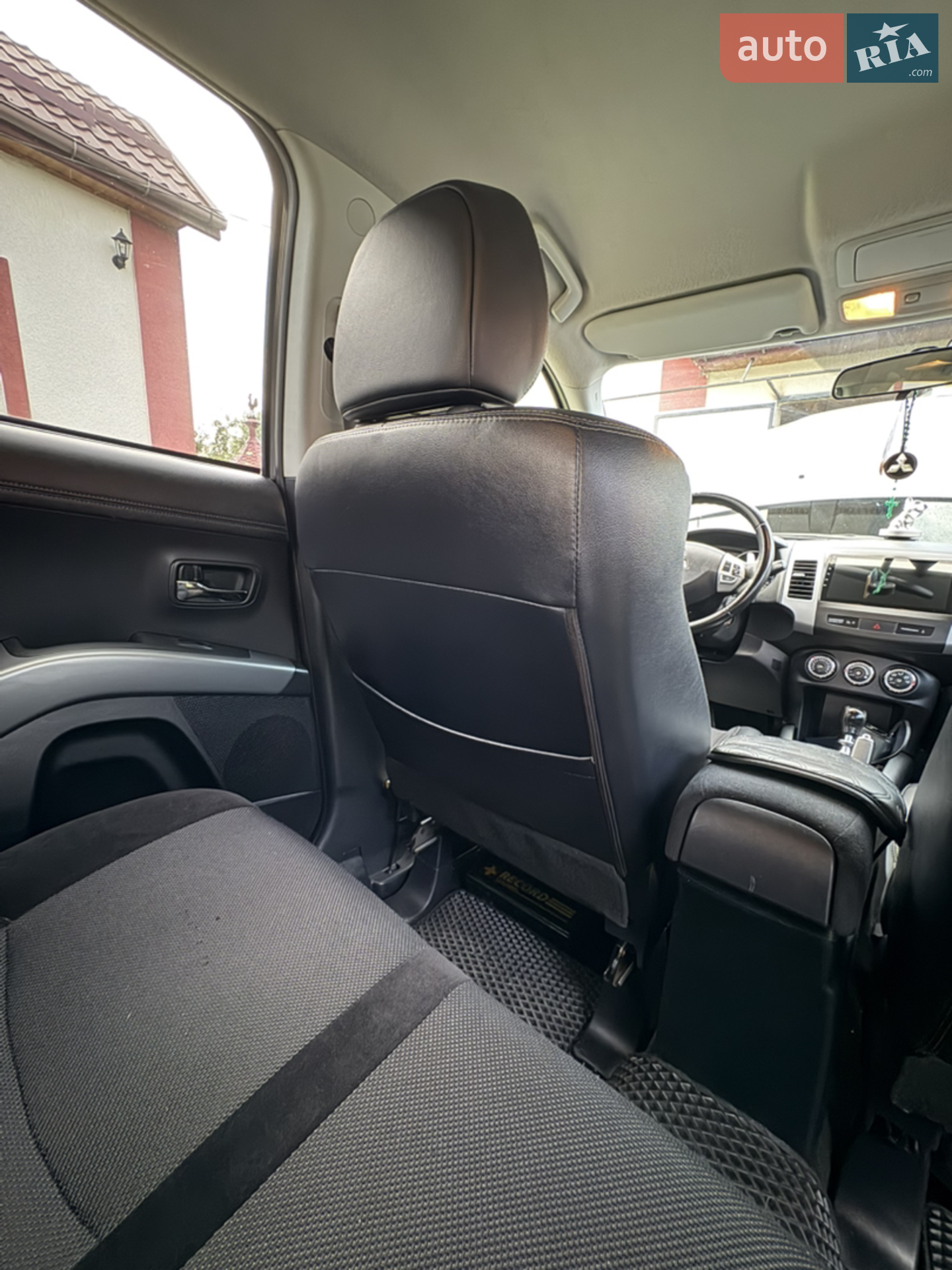 2012 Mitsubishi Outlander - мініатюра 11