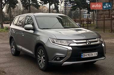Внедорожник / Кроссовер Mitsubishi Outlander 2016 в Одессе