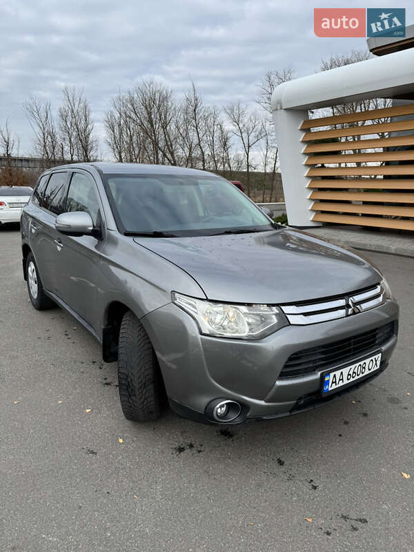 Внедорожник / Кроссовер Mitsubishi Outlander 2014 в Борисполе
