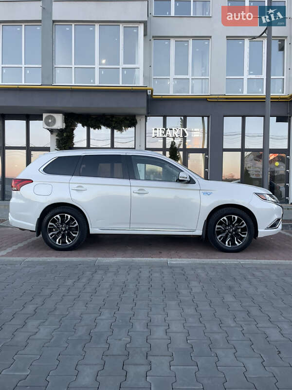 Внедорожник / Кроссовер Mitsubishi Outlander 2017 в Киеве фото 5 Внедорожник / Кроссовер Mitsubishi Outlander 2017 в Киеве