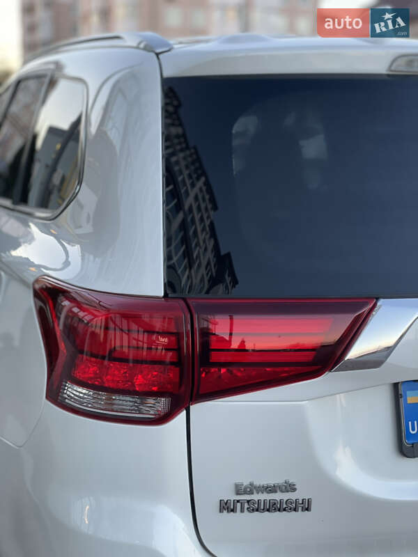 Внедорожник / Кроссовер Mitsubishi Outlander 2017 в Киеве фото 12 Внедорожник / Кроссовер Mitsubishi Outlander 2017 в Киеве