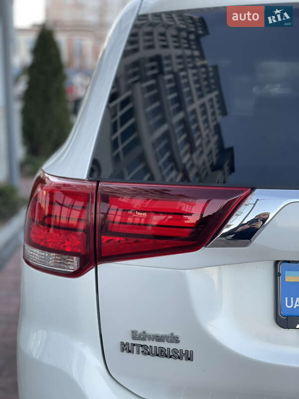 Внедорожник / Кроссовер Mitsubishi Outlander 2017 в Киеве фото 16 Внедорожник / Кроссовер Mitsubishi Outlander 2017 в Киеве