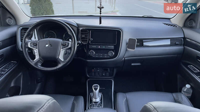 Внедорожник / Кроссовер Mitsubishi Outlander 2017 в Киеве фото 30 Внедорожник / Кроссовер Mitsubishi Outlander 2017 в Киеве
