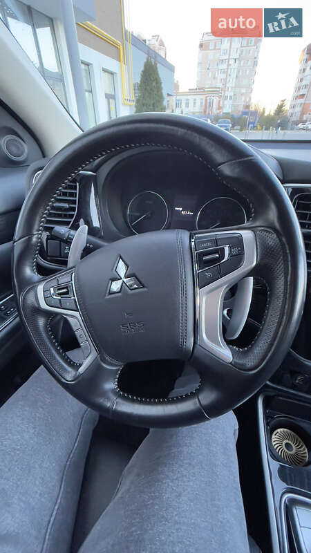 Внедорожник / Кроссовер Mitsubishi Outlander 2017 в Киеве фото 48 Внедорожник / Кроссовер Mitsubishi Outlander 2017 в Киеве