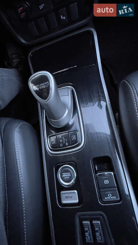 Внедорожник / Кроссовер Mitsubishi Outlander 2017 в Киеве фото 56 Внедорожник / Кроссовер Mitsubishi Outlander 2017 в Киеве