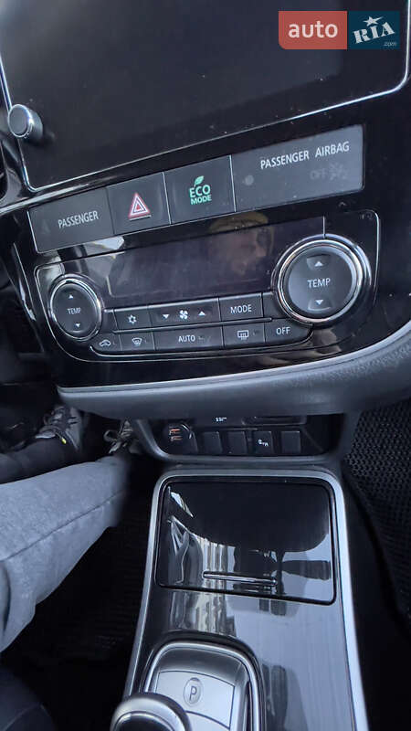 Внедорожник / Кроссовер Mitsubishi Outlander 2017 в Киеве фото 59 Внедорожник / Кроссовер Mitsubishi Outlander 2017 в Киеве