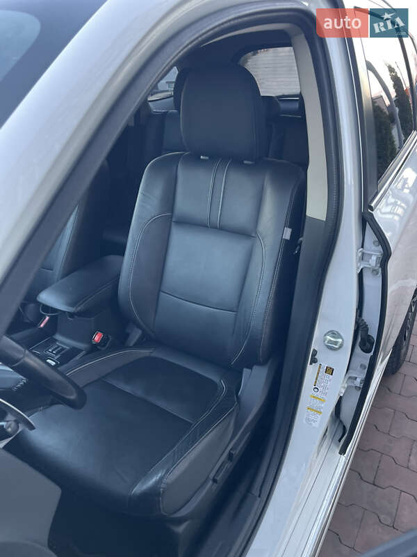 Внедорожник / Кроссовер Mitsubishi Outlander 2017 в Киеве фото 77 Внедорожник / Кроссовер Mitsubishi Outlander 2017 в Киеве