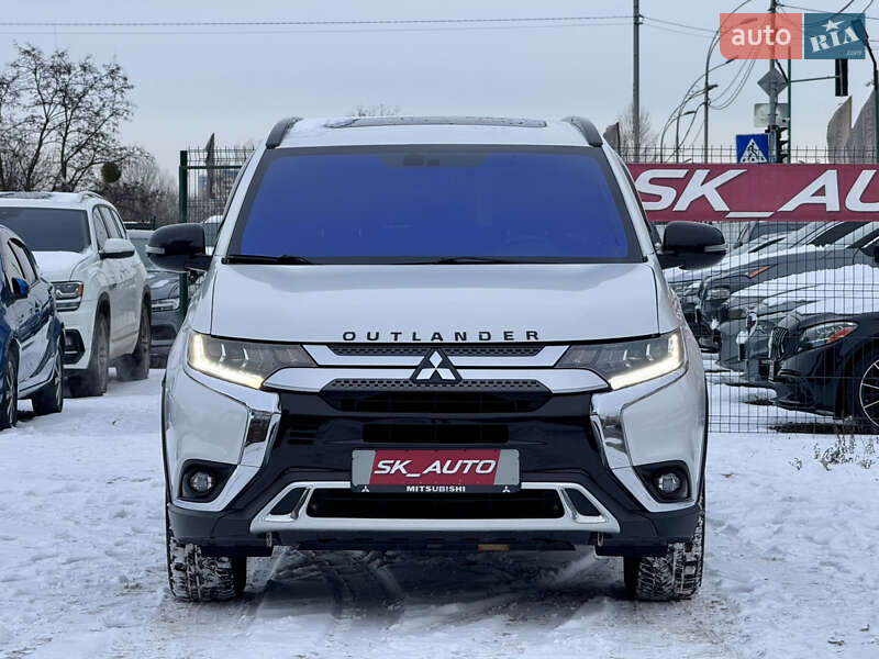 Позашляховик / Кросовер Mitsubishi Outlander 2020 в Києві