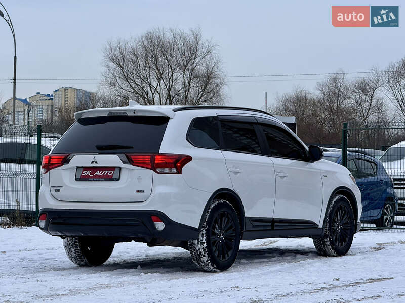 Позашляховик / Кросовер Mitsubishi Outlander 2020 в Києві