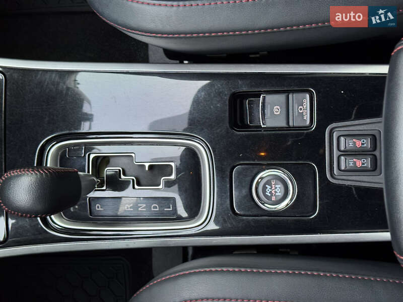 Позашляховик / Кросовер Mitsubishi Outlander 2020 в Києві