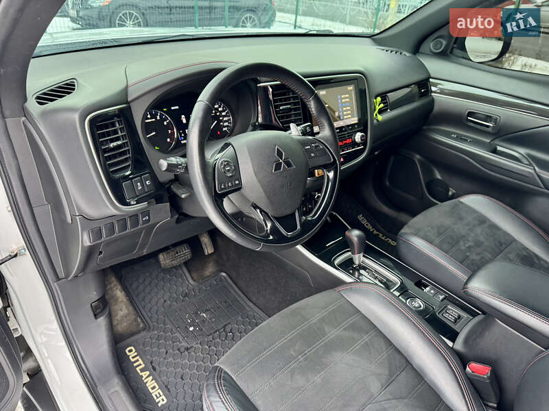 Позашляховик / Кросовер Mitsubishi Outlander 2020 в Києві