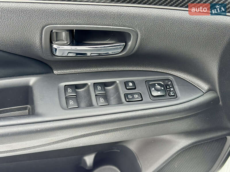 Позашляховик / Кросовер Mitsubishi Outlander 2020 в Києві