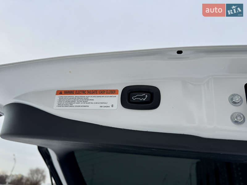 Позашляховик / Кросовер Mitsubishi Outlander 2020 в Києві