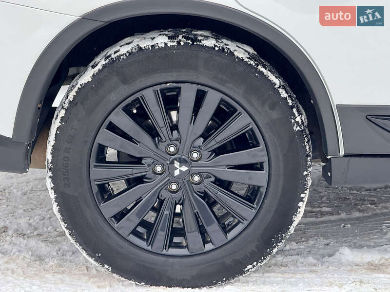 Позашляховик / Кросовер Mitsubishi Outlander 2020 в Києві