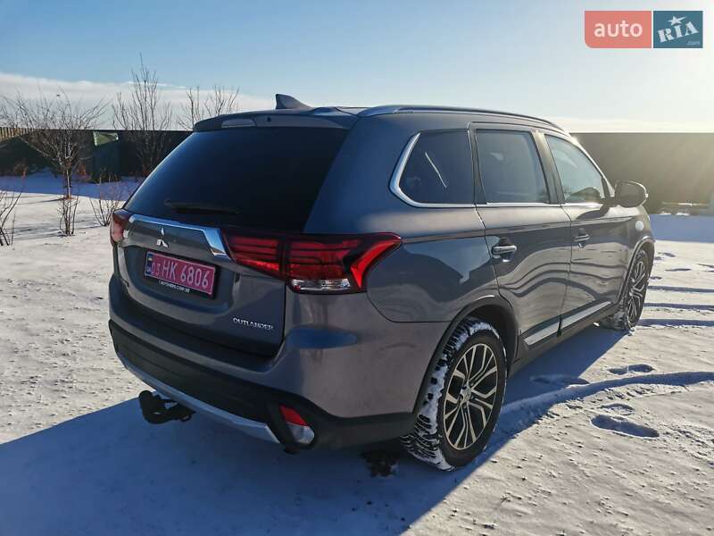 Позашляховик / Кросовер Mitsubishi Outlander 2016 в Луцьку