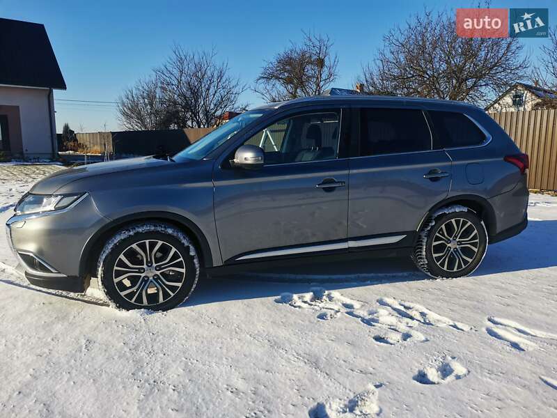 Позашляховик / Кросовер Mitsubishi Outlander 2016 в Луцьку