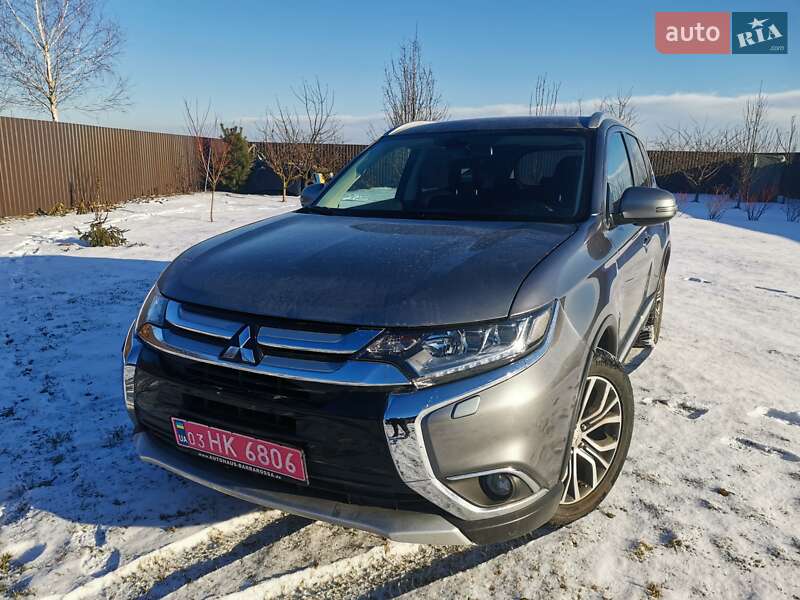 Позашляховик / Кросовер Mitsubishi Outlander 2016 в Луцьку