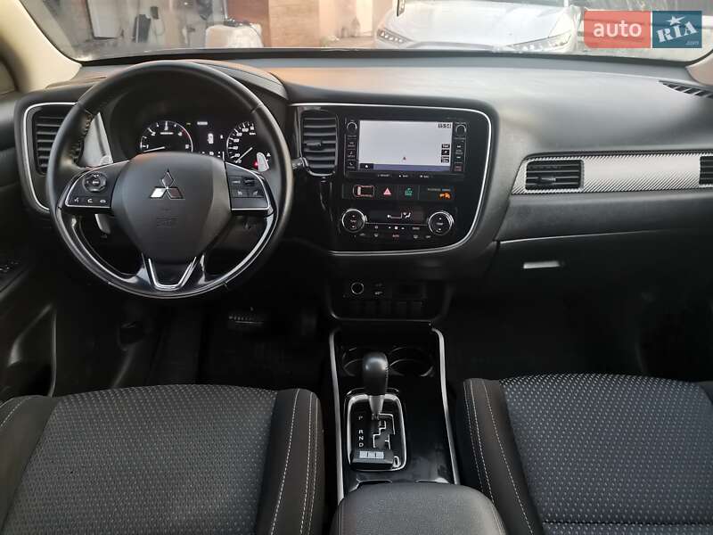 Позашляховик / Кросовер Mitsubishi Outlander 2016 в Луцьку