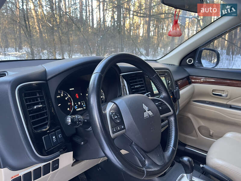Внедорожник / Кроссовер Mitsubishi Outlander 2014 в Ахтырке фото 11 Внедорожник / Кроссовер Mitsubishi Outlander 2014 в Ахтырке