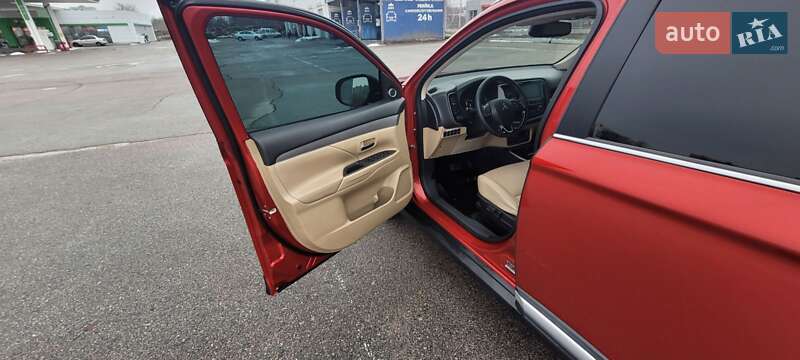 Позашляховик / Кросовер Mitsubishi Outlander 2018 в Запоріжжі