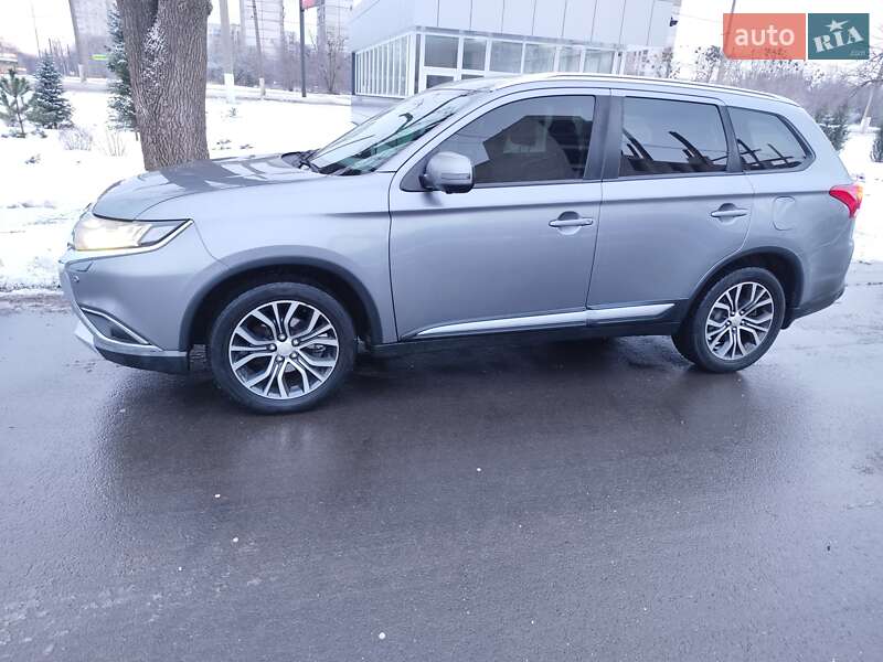 Позашляховик / Кросовер Mitsubishi Outlander 2017 в Харкові