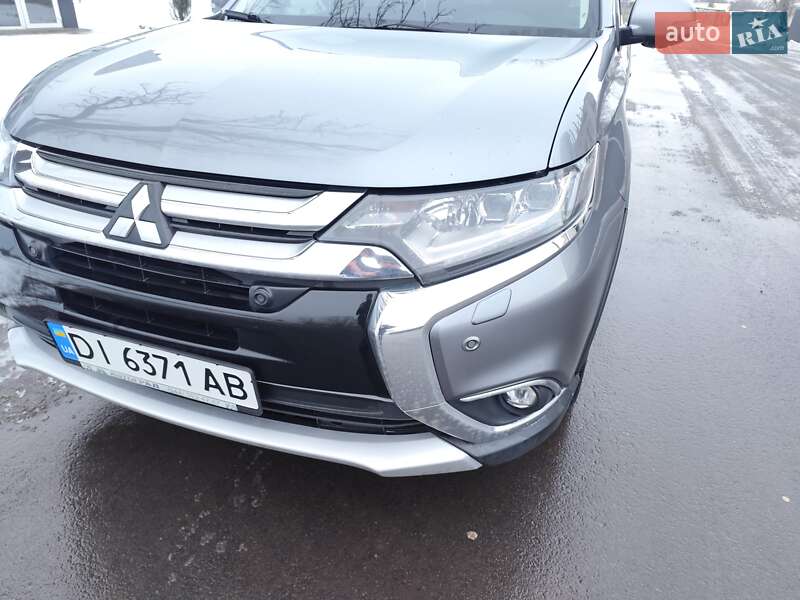 Позашляховик / Кросовер Mitsubishi Outlander 2017 в Харкові