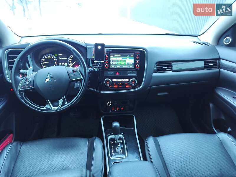 Позашляховик / Кросовер Mitsubishi Outlander 2017 в Харкові