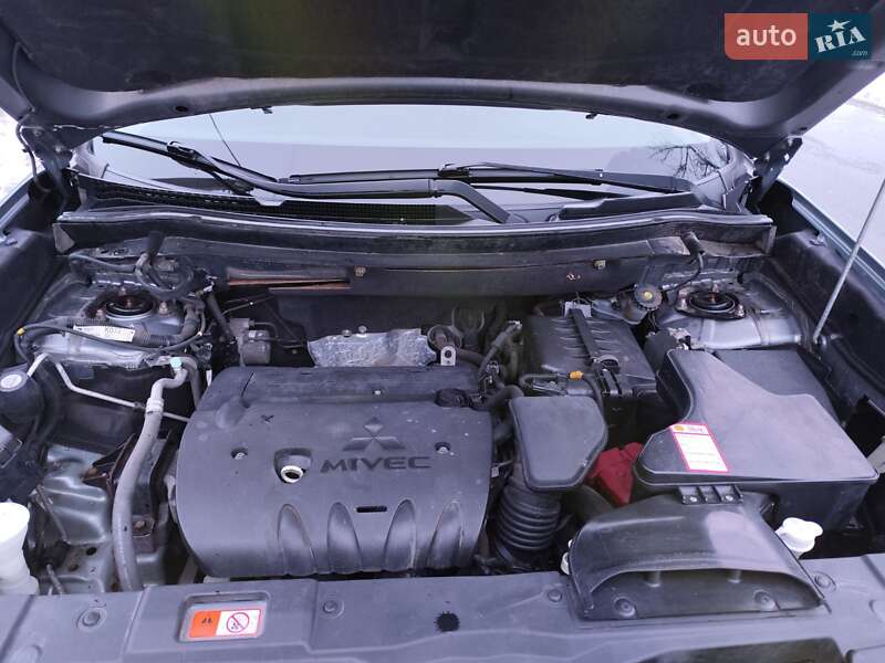 Позашляховик / Кросовер Mitsubishi Outlander 2017 в Харкові