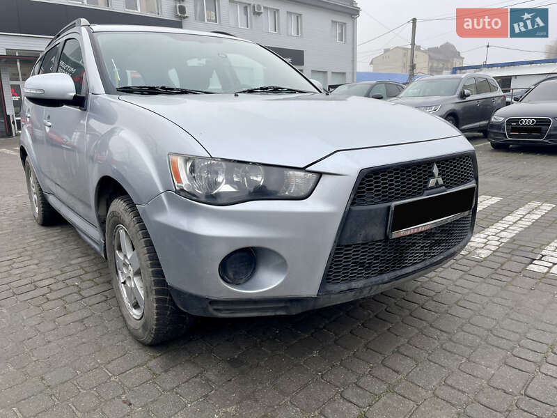 Mitsubishi Outlander 2011