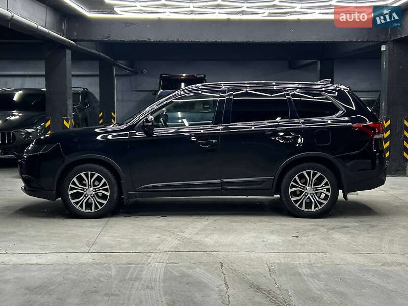 Внедорожник / Кроссовер Mitsubishi Outlander 2016 в Черновцах