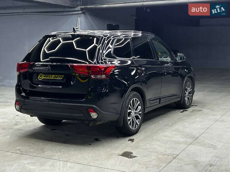 Внедорожник / Кроссовер Mitsubishi Outlander 2016 в Черновцах