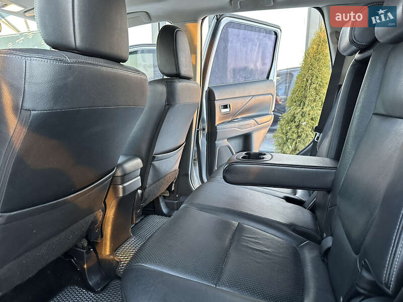 Внедорожник / Кроссовер Mitsubishi Outlander 2013 в Харькове