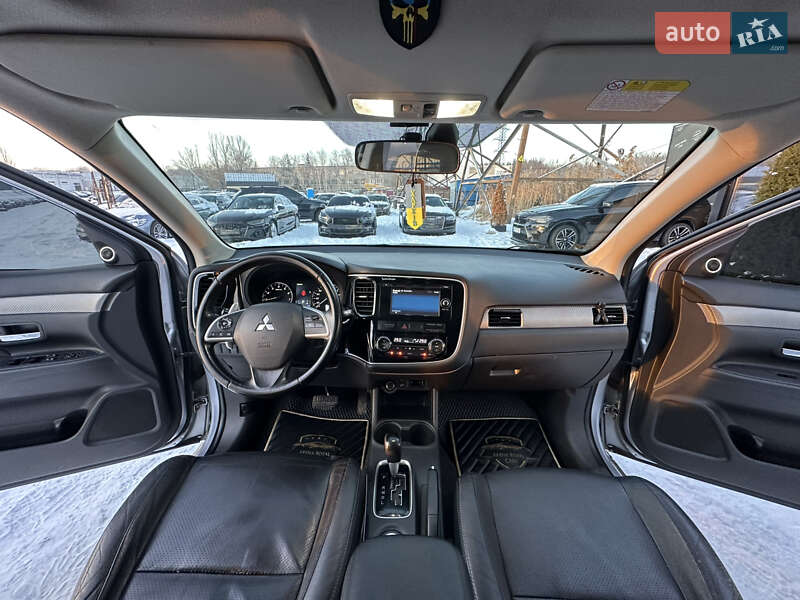 Внедорожник / Кроссовер Mitsubishi Outlander 2013 в Харькове