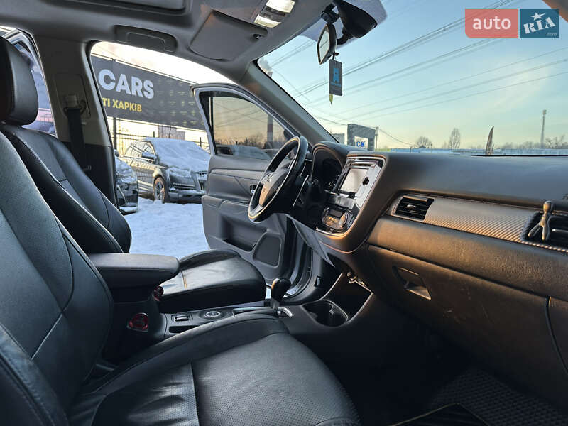 Внедорожник / Кроссовер Mitsubishi Outlander 2013 в Харькове