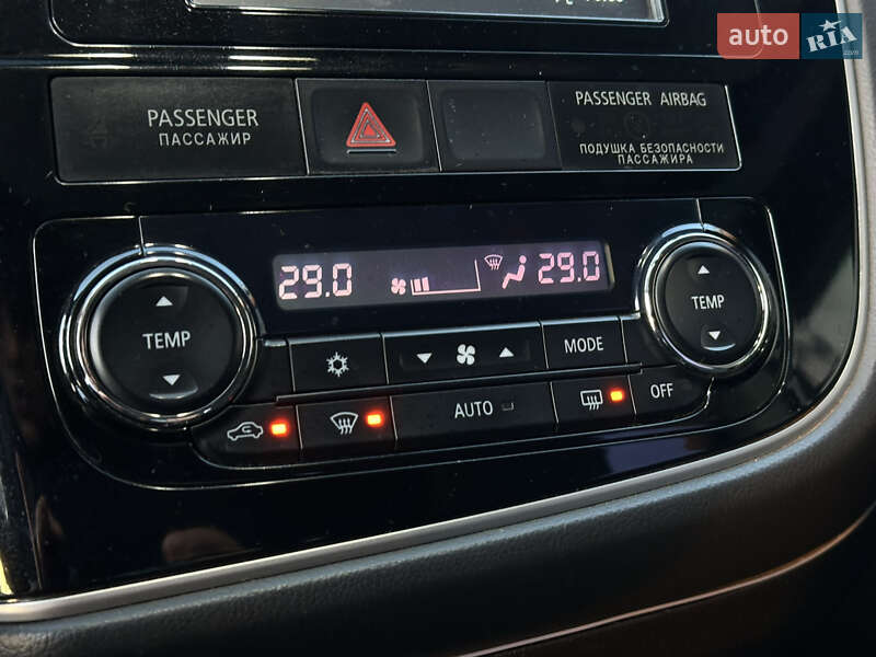 Внедорожник / Кроссовер Mitsubishi Outlander 2013 в Харькове