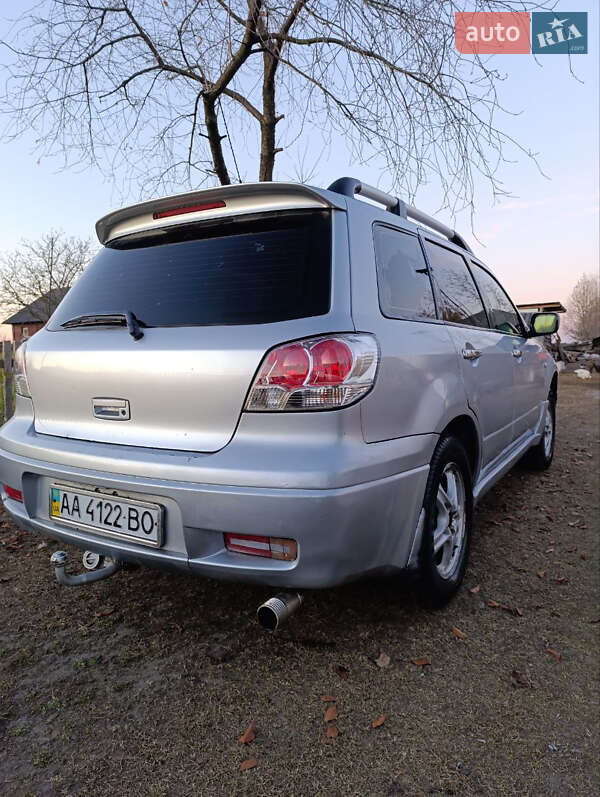 Внедорожник / Кроссовер Mitsubishi Outlander 2003 в Рава-Русской