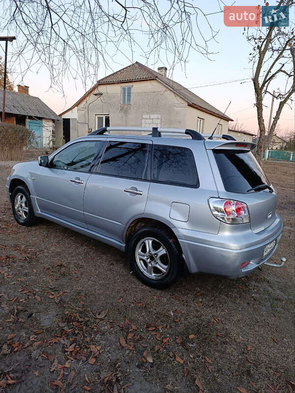 Внедорожник / Кроссовер Mitsubishi Outlander 2003 в Рава-Русской